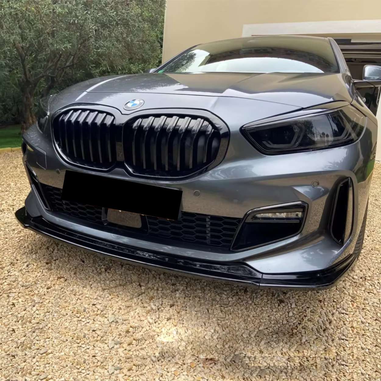 BMW 1er F40 Schwarz Glänzend Einseitiger Lamellengrill (2019-2024)