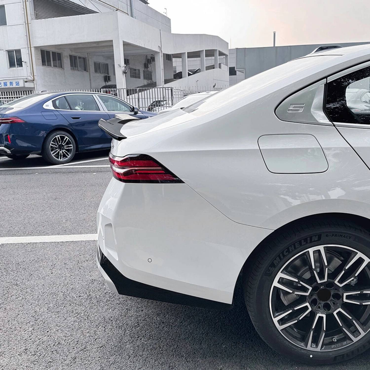 BMW 5er G60 G61 / M5 G90 G99 Schwarz Glänzend Ducktail PSM Style Heckspoiler (2024+)