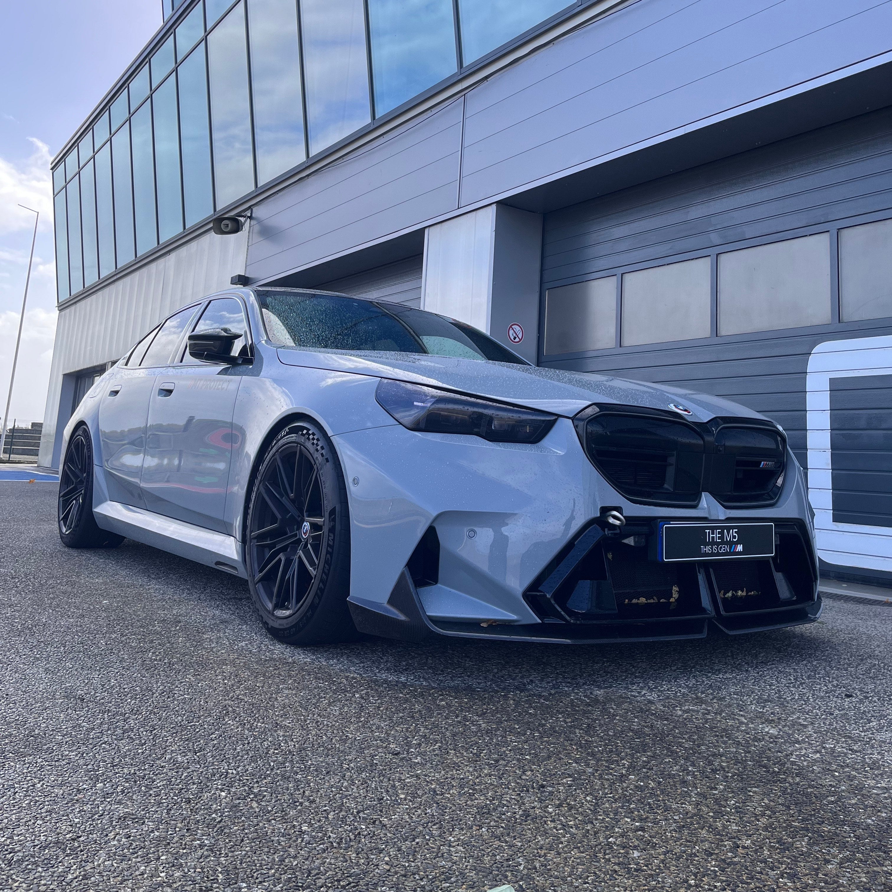 BMW M5 G90 Prepreg-carbon MP-Stil Frontlippe von OPTIC (2024+)