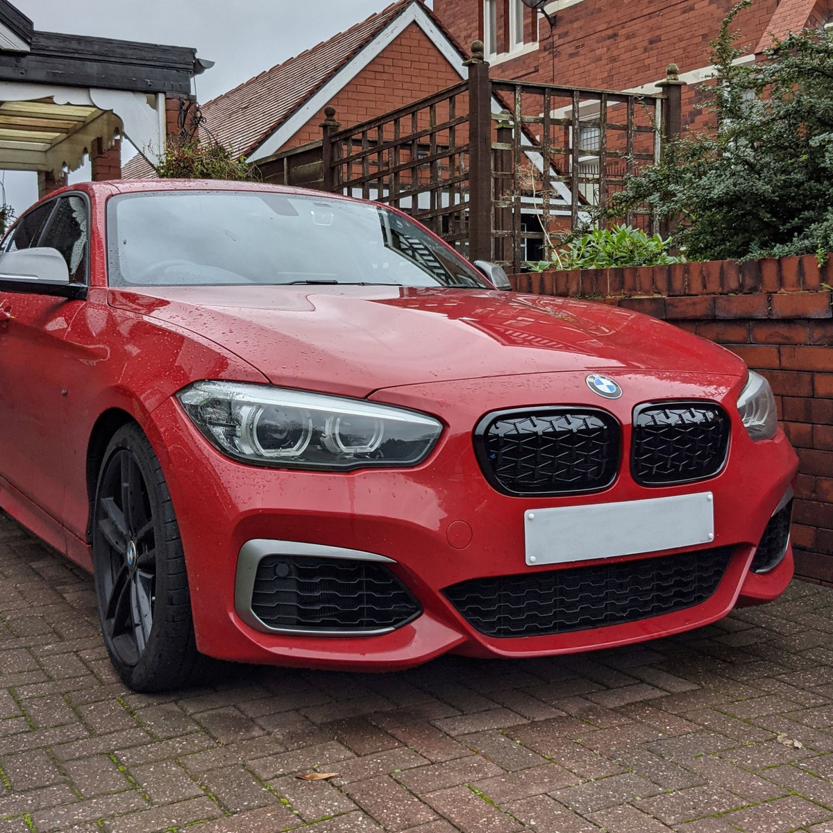 BMW 1er F20/F21 LCI Hochglanz Schwarz Diamant Nieren Grill (2015-2019)