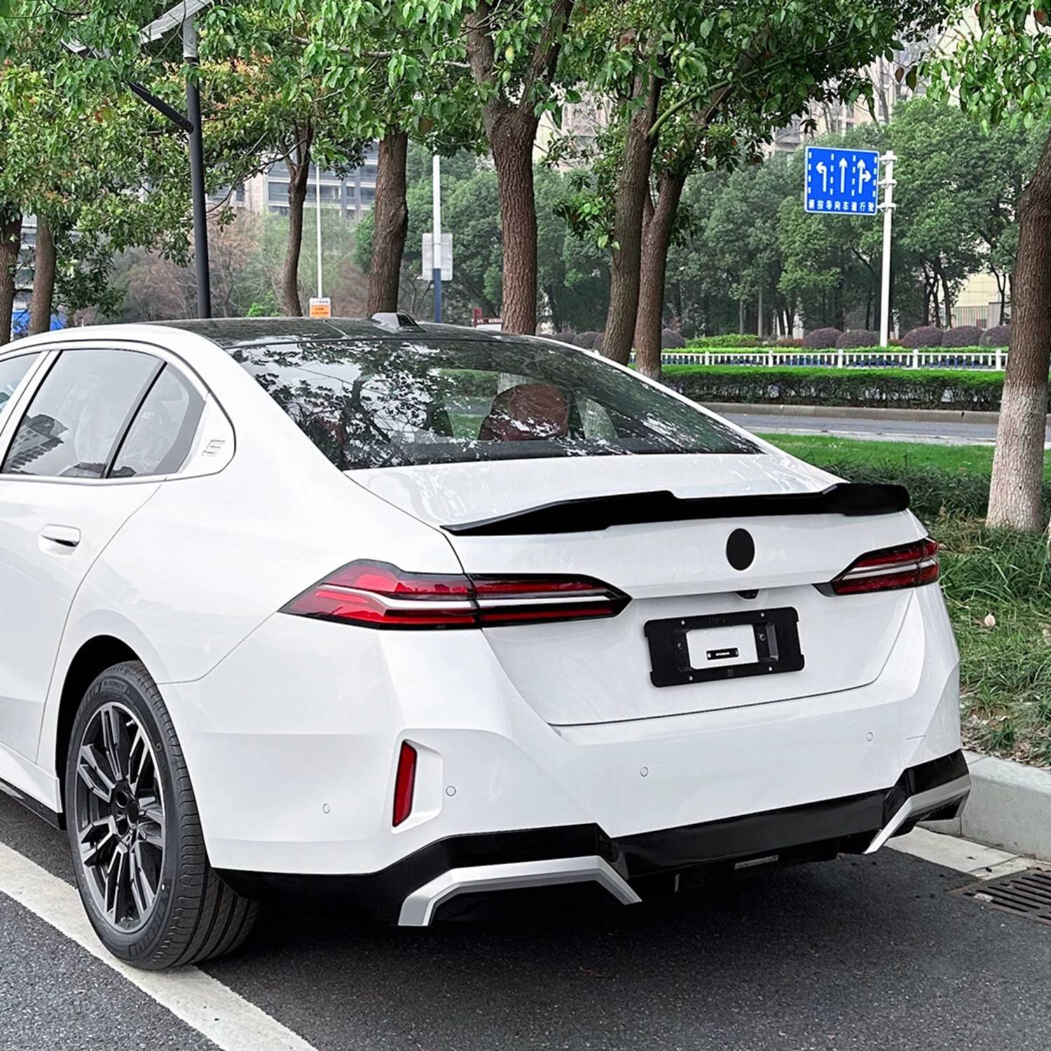 BMW 5er G60 G61 / M5 G90 G99 Schwarz Glänzend Ducktail PSM Style Heckspoiler (2024+)